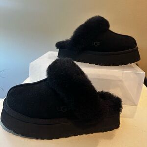 UGG Disquette Black Fluffy Slip-On Shoes